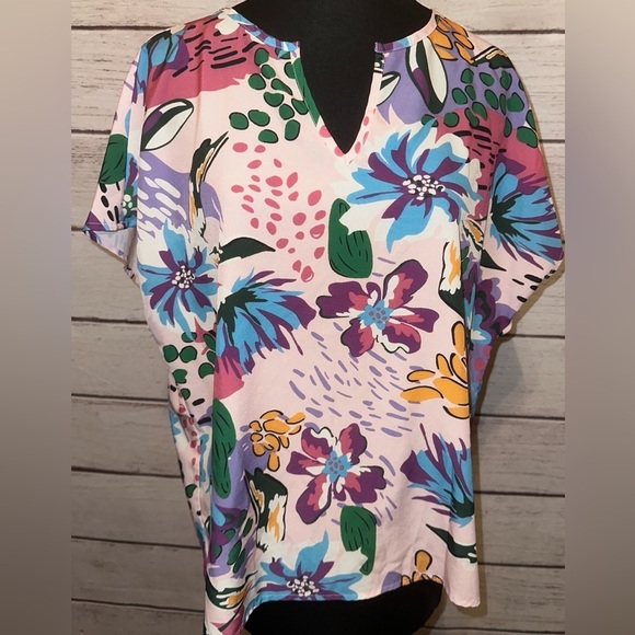 Emery Rose Tops - Emery Rose Floral Print V-Neck Top -Size Large, Lightweight, Office, Summer Tops
